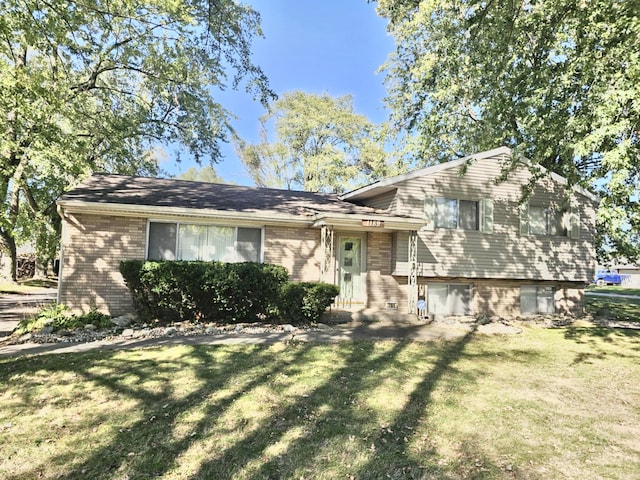 tri-level home with a front lawn