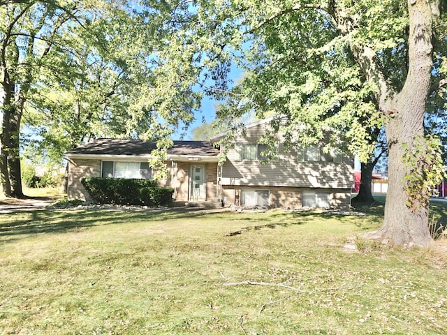 view of front facade featuring a front yard