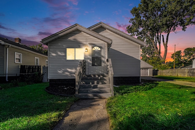 view of front of house featuring a lawn