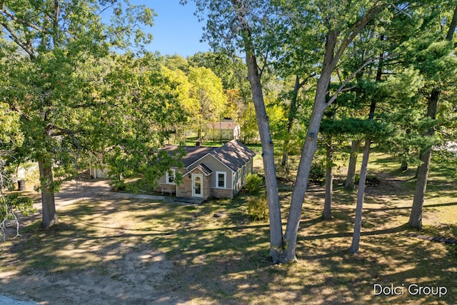 view of front of property with a front yard