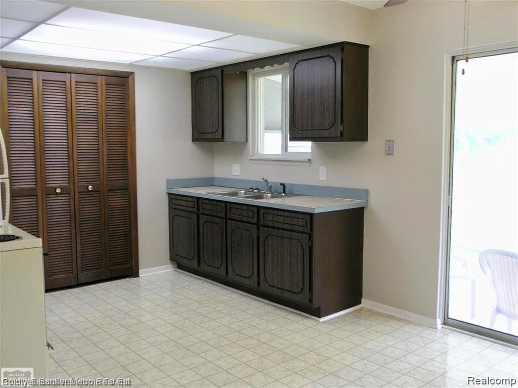 45367 Gable Inn St, Shelby Twp, MI 48317 - photo 3