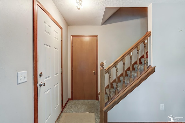 foyer entrance featuring a textured ceiling