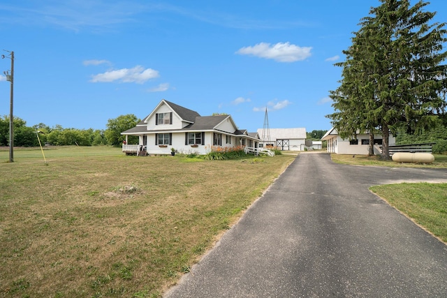 view of front of house featuring a front yard