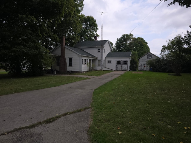 view of front of property with a front lawn