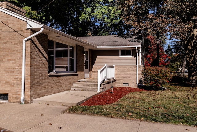 view of front of property with a front lawn