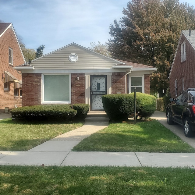 view of front facade with a front lawn