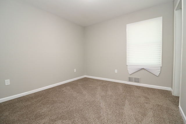 spare room featuring carpet floors