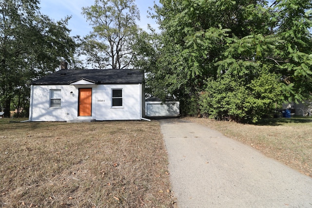 view of front of home with a front yard