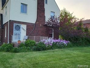 7603 Kentucky St, Dearborn, MI 48126 - back of house featuring a lawn