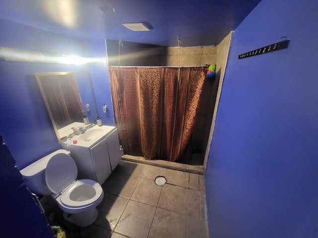 7603 Kentucky St, Dearborn, MI 48126 - full bath with toilet, tile patterned flooring, vanity, and a shower with curtain