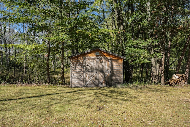 view of outbuilding featuring a yard