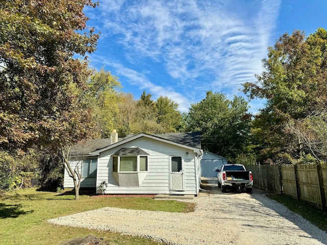 view of front of house featuring a front yard