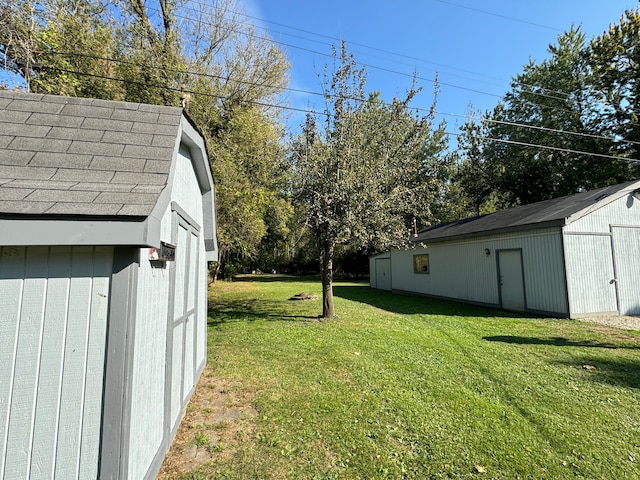 view of yard with a shed