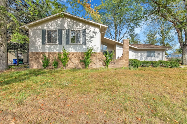 view of front facade featuring a front yard