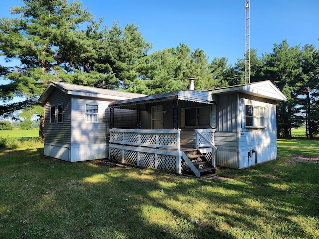 back of house featuring a yard