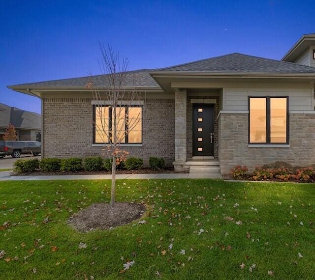 prairie-style home with a front lawn