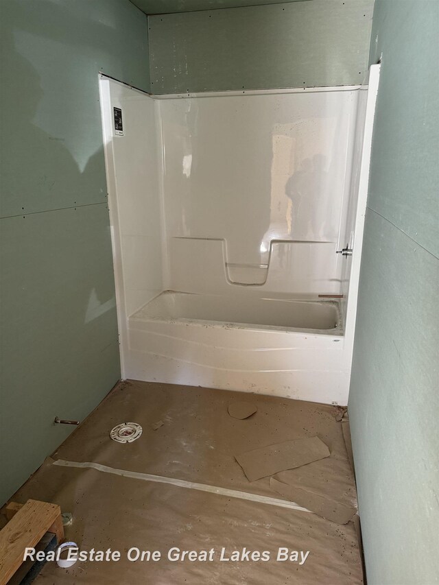 7585 S Steel Rd, Saint Charles, MI 48655 - view of full bathroom