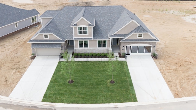 view of front of home featuring a front yard