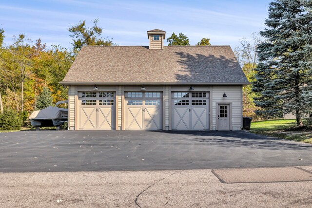 view of detached garage