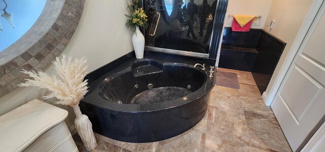 5578 Lake Shore Dr, Weidman, MI 48893 - bathroom featuring a jetted tub