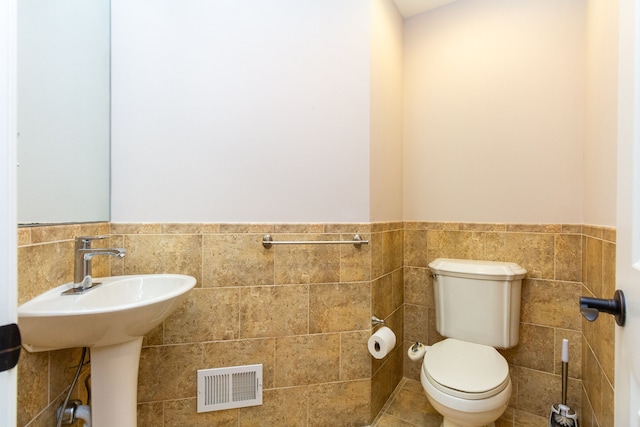 4345 Pine Tree Trl, Bloomfield Hills, MI 48302 - half bathroom featuring tile walls, a wainscoted wall, and toilet