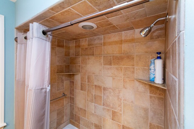 4345 Pine Tree Trl, Bloomfield Hills, MI 48302 - full bath featuring tiled shower