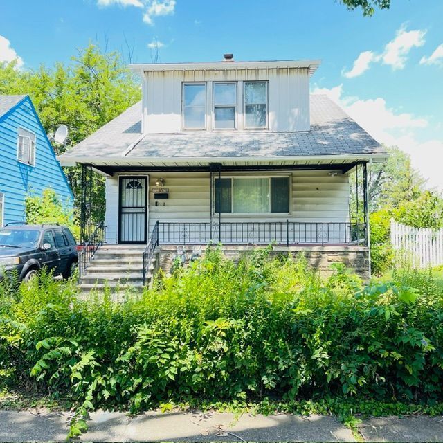 view of front of property with covered porch