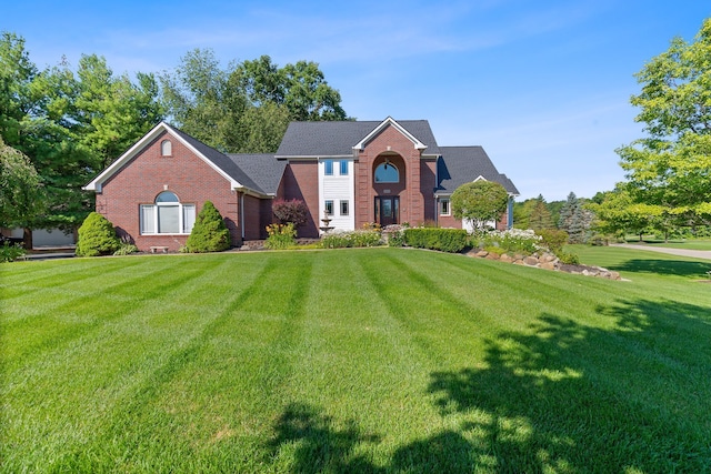 view of front of house featuring a front yard