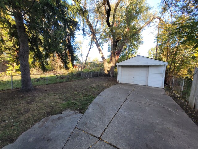 15836 Patton St, Detroit, MI 48223 - detached garage featuring concrete driveway