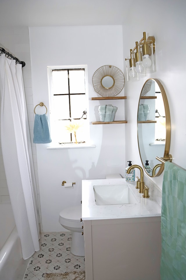 full bathroom featuring tile patterned floors, vanity, shower / bath combination with curtain, and toilet