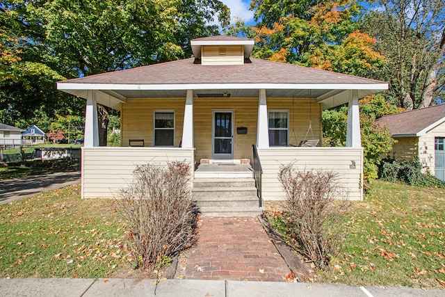 bungalow featuring a front yard