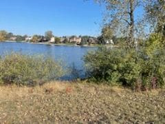 Listing photo 2 for 758 Bay Pointe Dr, Oxford MI 48371