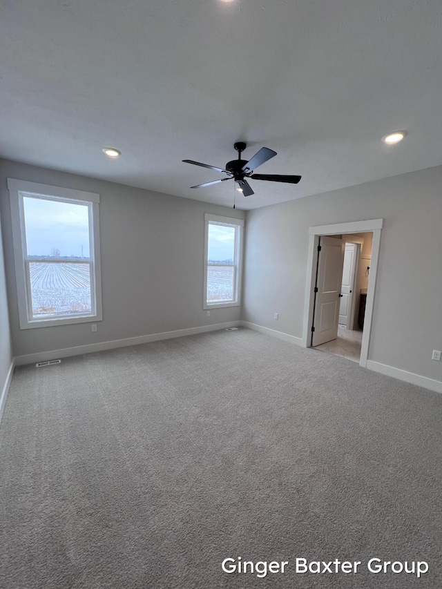 unfurnished room with light carpet and ceiling fan