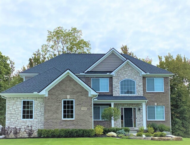 view of front of property with a front yard