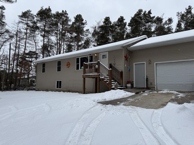 view of front of property featuring a garage