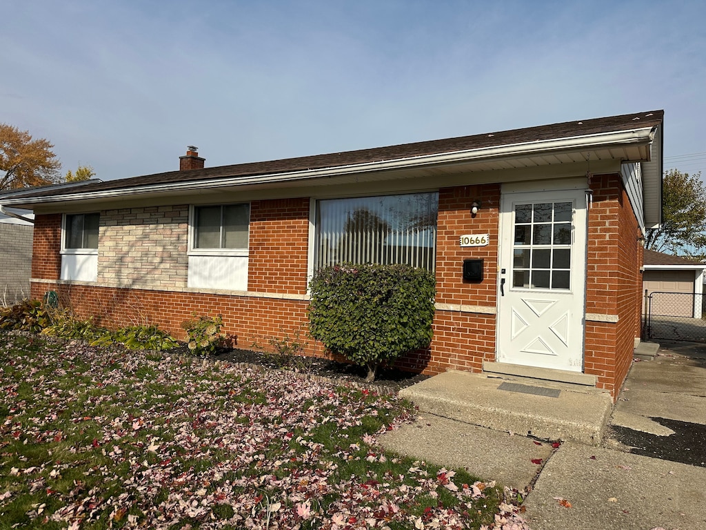 view of front of property