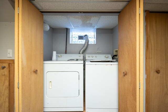 laundry room with washing machine and clothes dryer