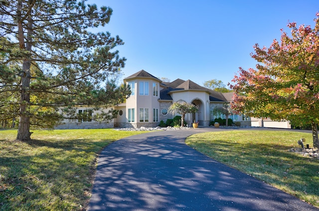 view of front of property with a front lawn