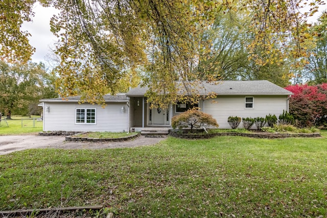 single story home with a front yard