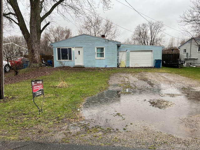 view of front of house with a front lawn and a garage