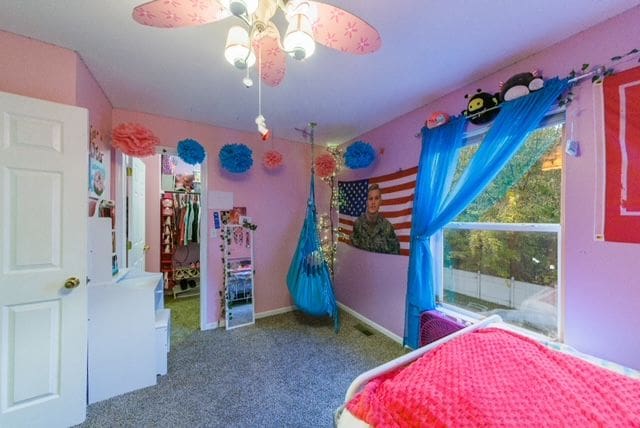 carpeted bedroom featuring ceiling fan