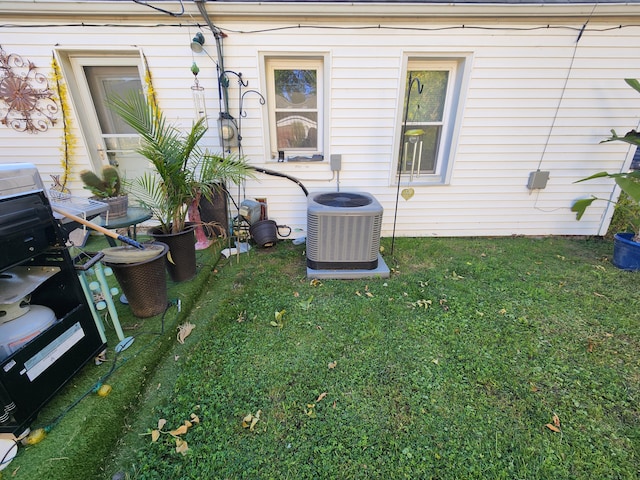 23006 Rosalind Ave, Eastpointe, MI 48021 - view of green lawn featuring central AC