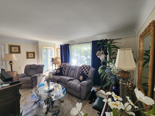 23006 Rosalind Ave, Eastpointe, MI 48021 - living area featuring arched walkways