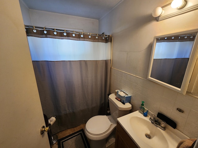 23006 Rosalind Ave, Eastpointe, MI 48021 - full bathroom with toilet, vanity, decorative backsplash, and a shower with curtain