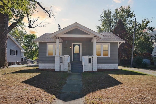 bungalow featuring a lawn