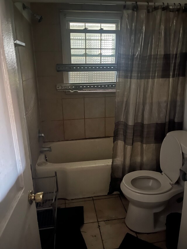8900 Artesian St, Detroit, MI 48228 - bathroom with toilet, tile patterned floors, and shower / tub combo with curtain