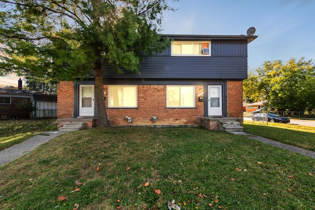 view of front of property with a lawn