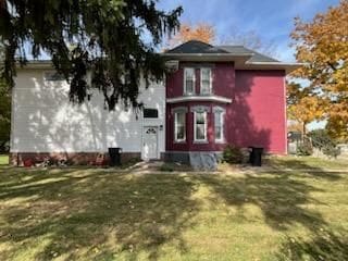 view of front of home with a front yard