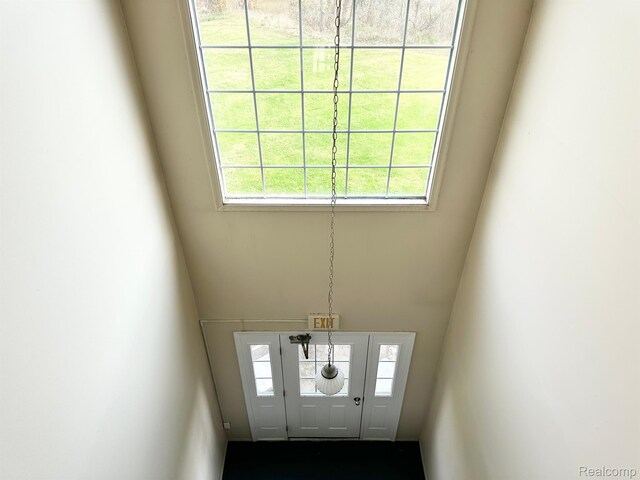 51316 Johns Dr Unit 14, Chesterfield, MI 48047 - foyer featuring a towering ceiling