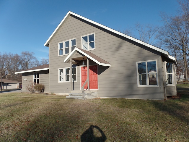 view of front of house featuring a front yard